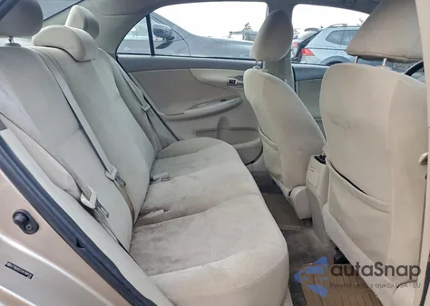 2010 Toyota Corolla Base z USA, uszkodzony, nr VIN 2T1BU4EE2AC488139